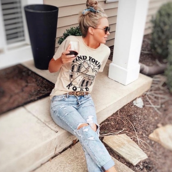 ✨ “Find Your Road” Cotton Tee✨ - Picture 2 of 4